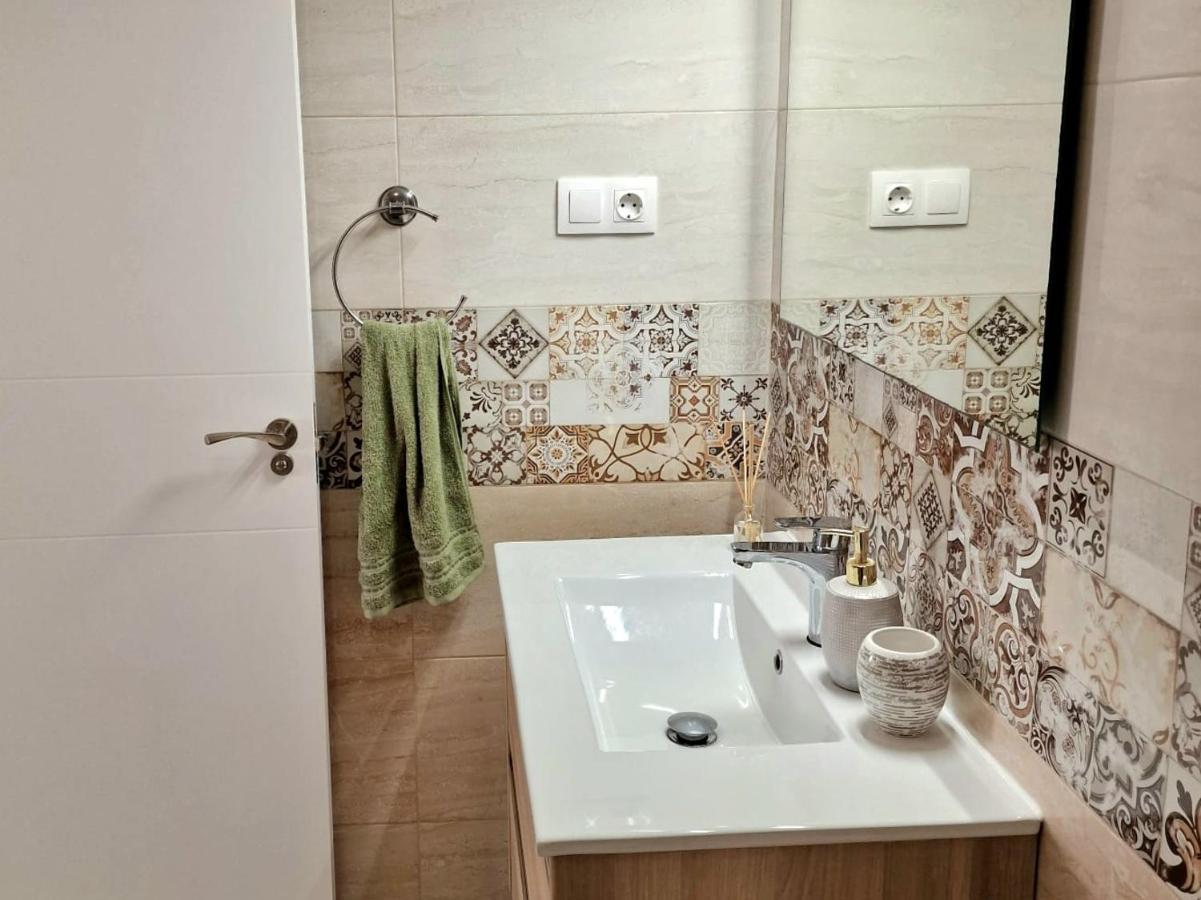 Cozy Apartment With Sea View Torrevieja Exterior foto